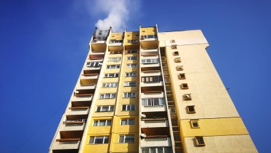 Двама са ранени след пожар в блок в столичния кв. "Сердика"