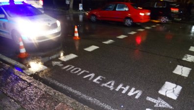 Кола блъсна 17-годишно момче на пешеходна пътека в София, шофьорът избяга