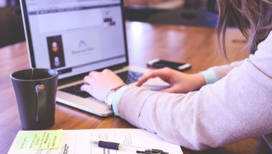Tехнологичните гиганти съкращават десетки хиляди работни места