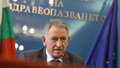 Остри политически реакции заради "зеления сертификат", поискаха оставката на Кацаров