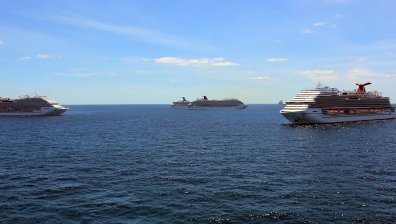 Откриха кораб с разлагащи се трупове край Бахамските острови