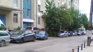 От Helpbook: Редовно се паркира върху тротоари в столичния кв. "Изгрев"
