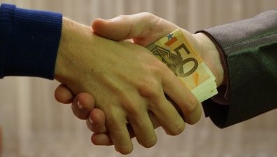 Близо половината българи не биха подали сигнал за корупция, сочи проучване