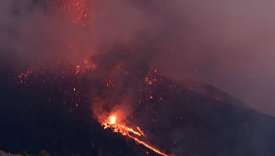 Вулканичните изригвания на остров Ла Палма се засилиха, евакуираха още 3 града
