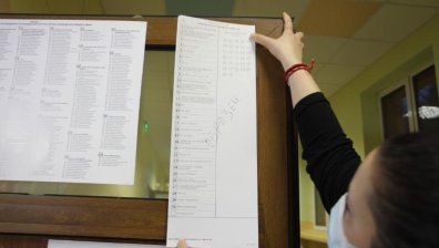 В Бургас проверяват сигнал за гласуване с черни химикали