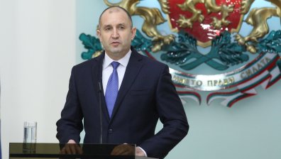 Румен Радев: Нека светлината на празника донесе здраве, топлина, надежда