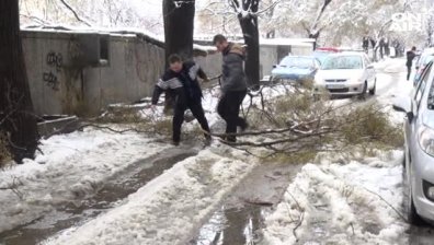 Без вода в част от Пловдив, без ток в Съединение