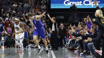 Везенков завърши с 3 точки при категоричната победа на "Сакраменто" над "Юта" 