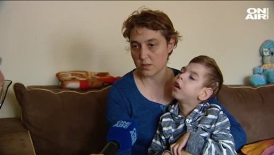 Дарители купиха нова инвалидна количка на дете с церебрална парализа