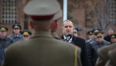 Радев за новите изтребители: Конкурсът е опорочен!