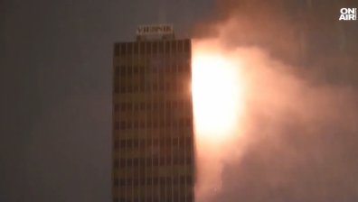 Пожар обхвана небостъргача "Вйесник" в Загреб (+ВИДЕО)