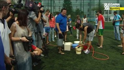 Спортните журналисти от София се включиха в Ice Bucket Challenge