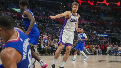 Великолепен Везеков с 14 точки не успя да спаси "Сакраменто" от нова загуба