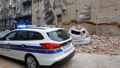 Насилие и омраза: Маскирани полицаи пребиват и гонят мигранти от Хърватия