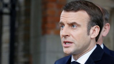 Цяла Франция е под карантина. Макрон: В състояние на война сме