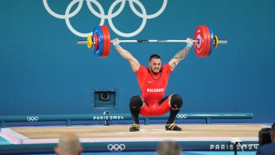 Златен Карлос Насар: "Мила родино" огласи Париж в чест на България