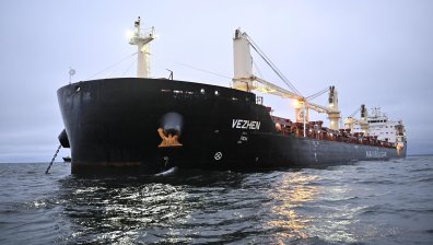 Швеция освободи кораба "Вежен"