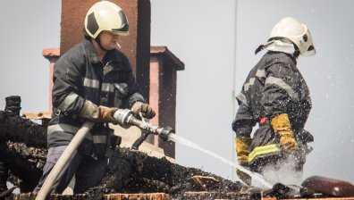Деца на 2 и 3 години загинаха при пожар във фургон в Божурище
