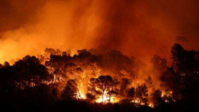 Франция се бори с безпрецедентен пожар (СНИМКИ)
