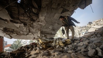 Нарастващ страх в Рафах - претъпкани в палатки в бежански лагери, преследвани от глад