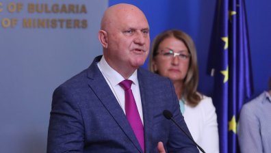 Министър Цоков: Няма да се прехвърля механично учебен материал от един клас в друг