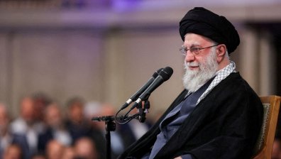 Али Хаменей: Протестите в Иран са вандалски