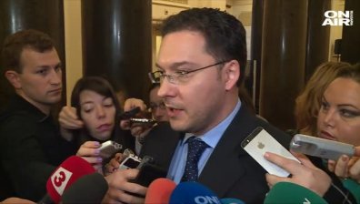 Депутатите се скараха заради назначения на посланици и комунизма