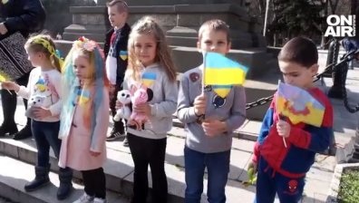 Шествие във Варна в подкрепа на Украйна: Властта да даде военна и хуманитарна помощ