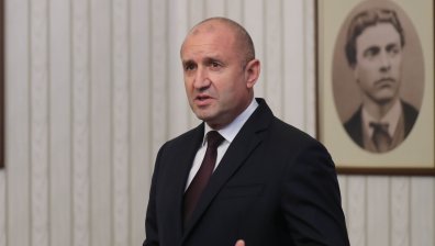 Президентът призова Борисов да бъдат върнати чувалите с пари от "Хемус"