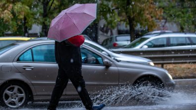 Силни валежи от дъжд се очакват в половин България на Бъдни вечер (+КАРТА)