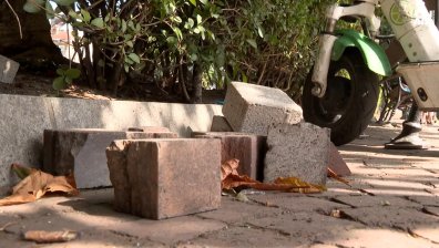 Тийнейджъри рушат и нападат минувачи край Централните хали