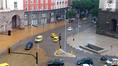 Поройни дъждове наводниха София