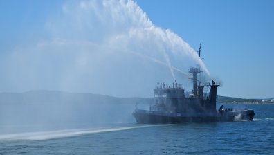 Аварирал кораб потъва в Балчик, на борда му има един тон гориво