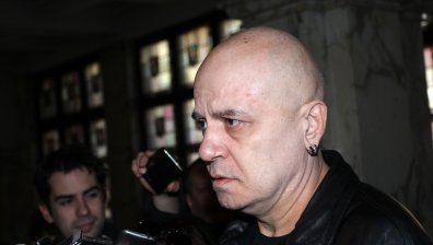 Полюсни мнения в Учиндол и Плевен за Слави Трифонов, бил затворено и необщително дете