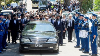 Повдигнаха 59 обвинения на оцелелия убиец от плажа Бонди в Сидни