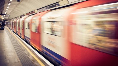 Мъж е с опасност за живота след тежък инцидент в метрото в София