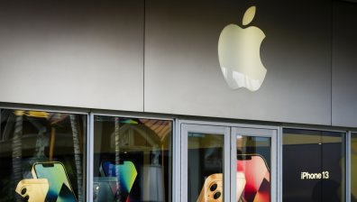 Къде и защо Apple изостава от конкуренти като Amazon и Google?