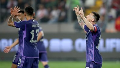 С два гола на Меси Аржентина би Перу и остава на върха