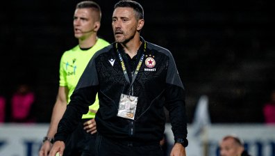 Феновете на ЦСКА притискат Керкез да напусне, той отказва да подаде оставка