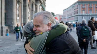 Професионална прегръщачка: Лондончанка си изкарва прехраната от прегръдки