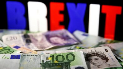 Със сделката за Brexit поскъпва и паундът