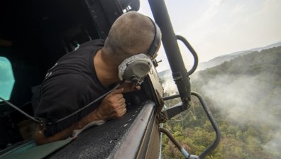 "Кугър" от състава на ВВС се включва отново в гасенето на пожара в Струмяни