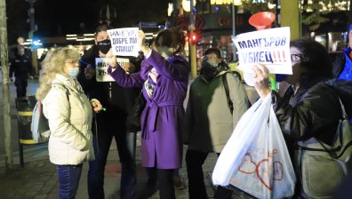 125-а вечер на протести: Напрежение пред МЗ, скандираха против Мангъров