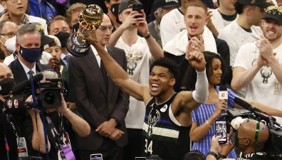 "Милуоки Бъкс" на върха в NBA след 50-годишна пауза