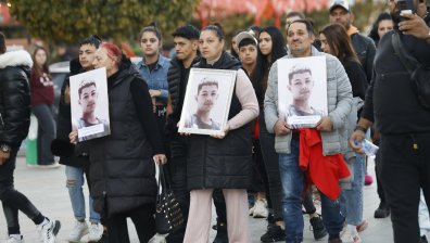 Протест пред Съдебната палата след убийството на момче в мол в София