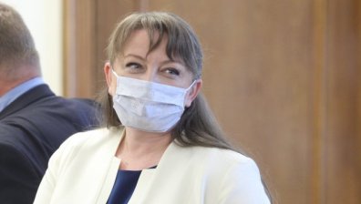 Сачева допълни заповедта за помощта за затворените бизнеси