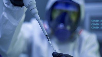Разпространението на Омикрон застрашава наближаващите празници