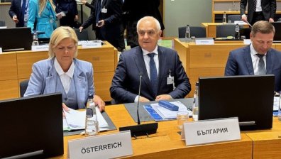 Запрянов в Брюксел: Трябва да увеличим производството на боеприпаси в Европа