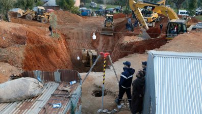 Надпревара с времето: 4-ти ден опитват да спасят дете, пропаднало в кладенец в Мароко