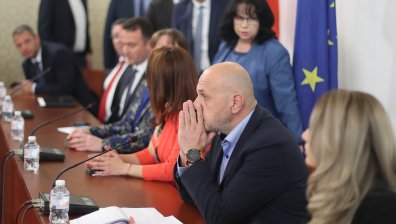 Разговорите за кабинет са в задънена улица, ГЕРБ и ПП-ДБ с взаимни оферти